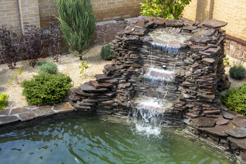 Kleine Solarbrunnen für den Garten Die 20 beliebtesten Modelle
